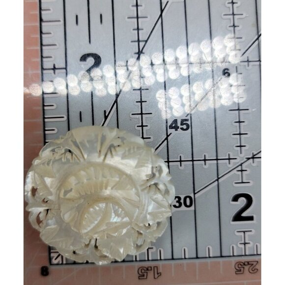 Intricate Carved Mother Of Pearl Brooch Lacy Snowflake Like Shell Vintage Pin - Picture 2 of 8
